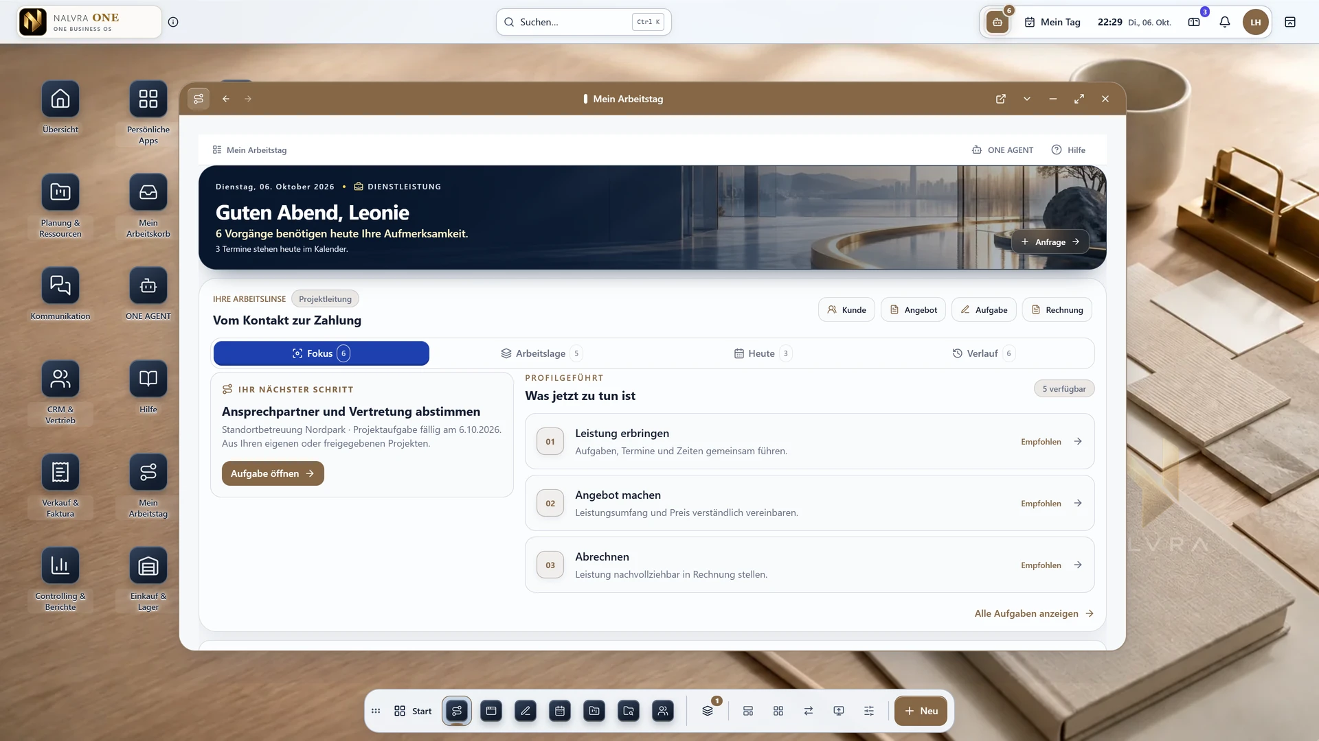 Tagesarbeit, Desktop und Dock im hellen Workspace